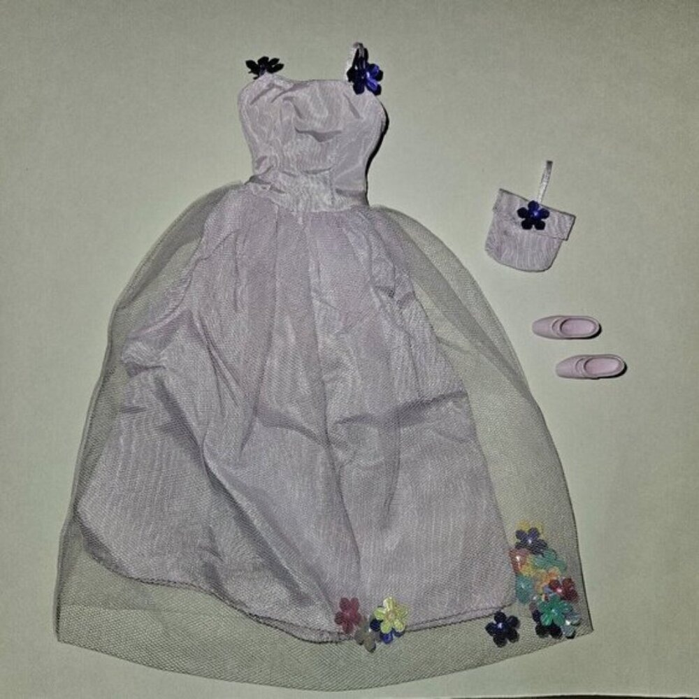VTG Barbie Fashion Avenue Purple Flowers Dress Purse Shoes Spring Splendor 2000
